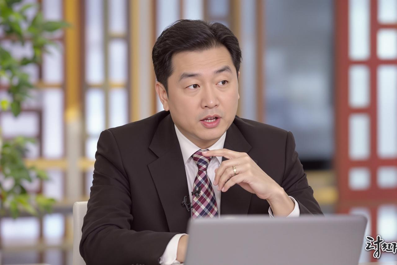 吃瓜51 - 某知名主持人被曝收受巨额礼品，内部人士提供详细账单